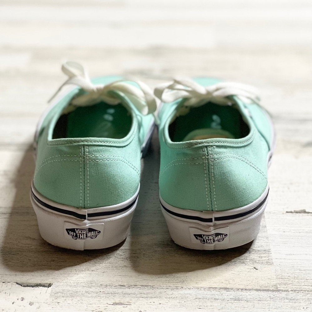 Vans - Picture 3 of 4